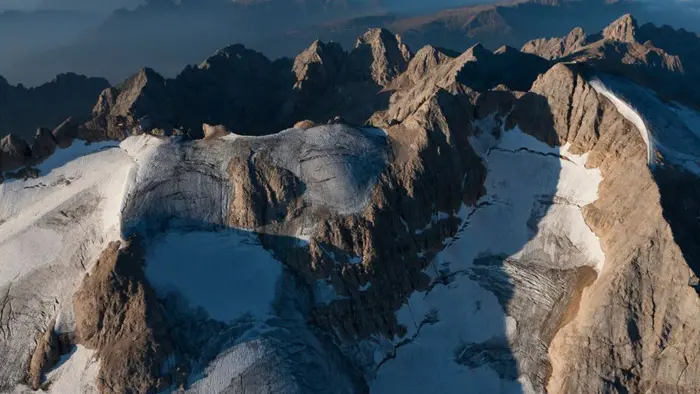 Marmolada in ritirata: ghiacciai e acqua sempre più a rischio