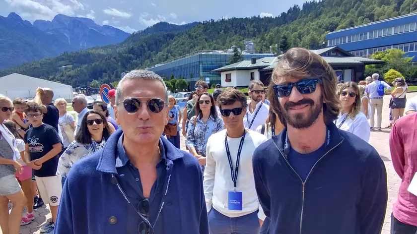Francesco Milleri, a sinistra, con Leonardo Del Vecchio ad Agordo