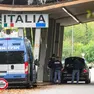 Controlli al confine di Casa Rossa tra Gorizia e Nova Gorica in un’immagine d’archivio