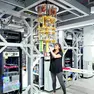 Una ricercatrice all’interno dell’Ibm quantum Lab