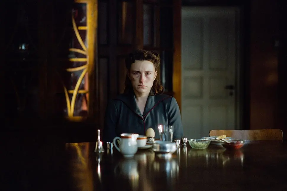 Un frame di Woman Unknown