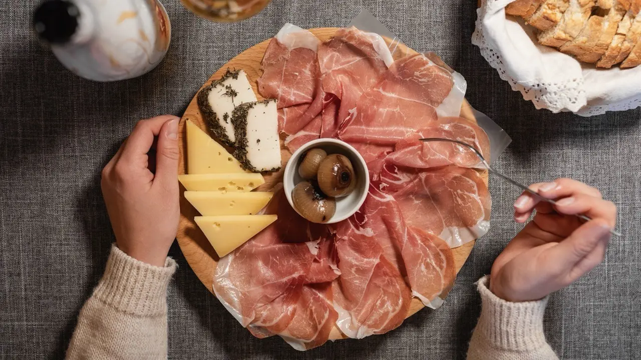 Una degustazione di prosciutto Sauris