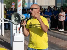 Electrolux non si spegne: lo slogan sulla maglia gialla