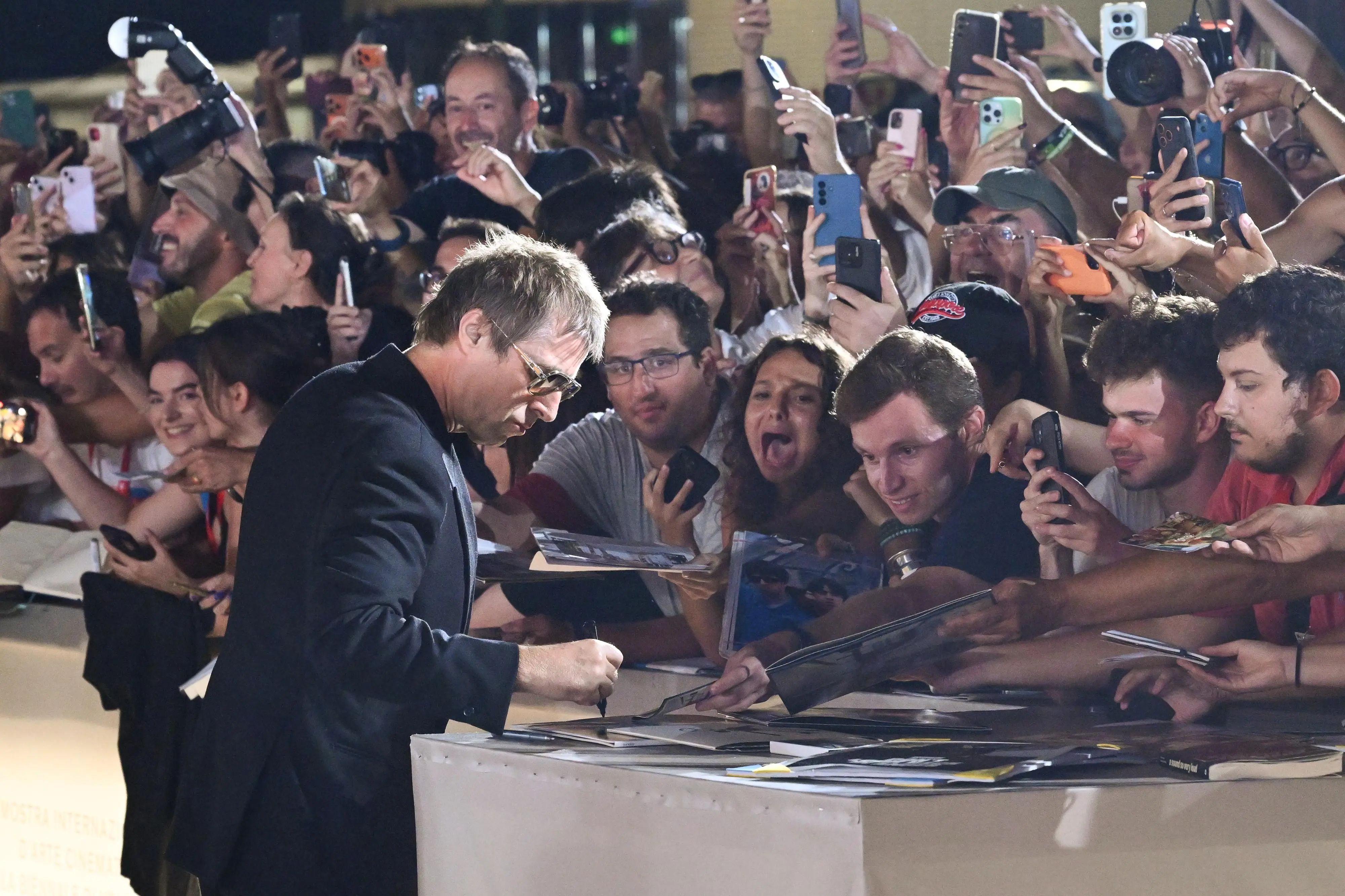 Liam firma autografi