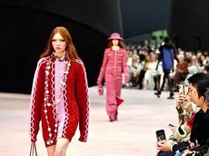 Una sfilata di Chanel a Parigi