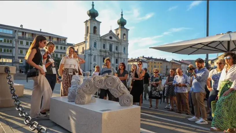 Una delle panchine narranti di Gorizia