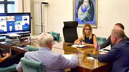 L'incontro tra il ministro Adolfo Urso e, in videoconferenza, i presidenti delle Regioni interessati alla vertenza Electrolux