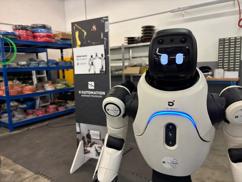 Un robot umanoide di VAutomation