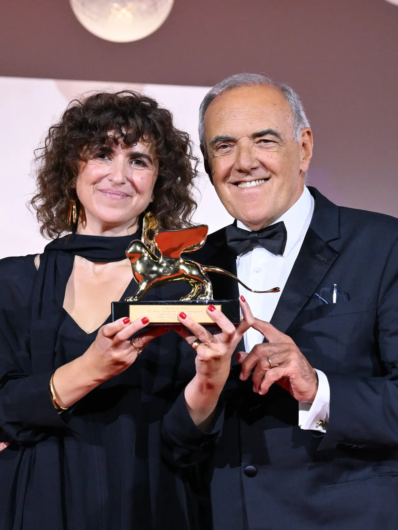 May el-Toukhy e Alberto Barbera con il Leone D’Oro