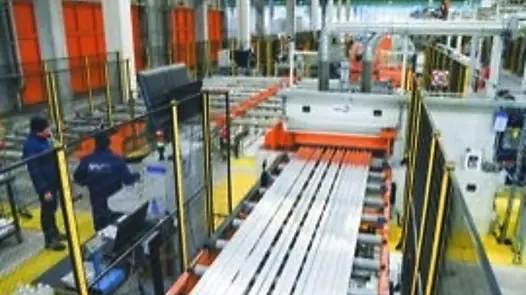 Lavorazione dell'alluminio all'Aps di Mariano del Friuli