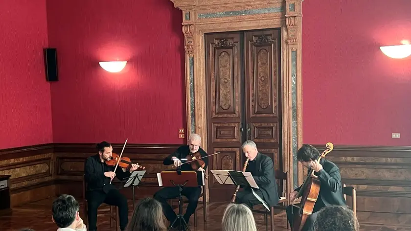 L'Ensamble dell'Arcimboldo durante un concerto in villa