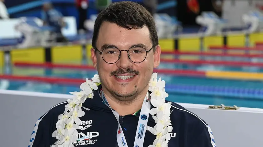 Il sorriso di Francesco Bettella dopo la medaglia d'oro nei 50 dorso S1 conquistato agli ultimi Europei in Turchia