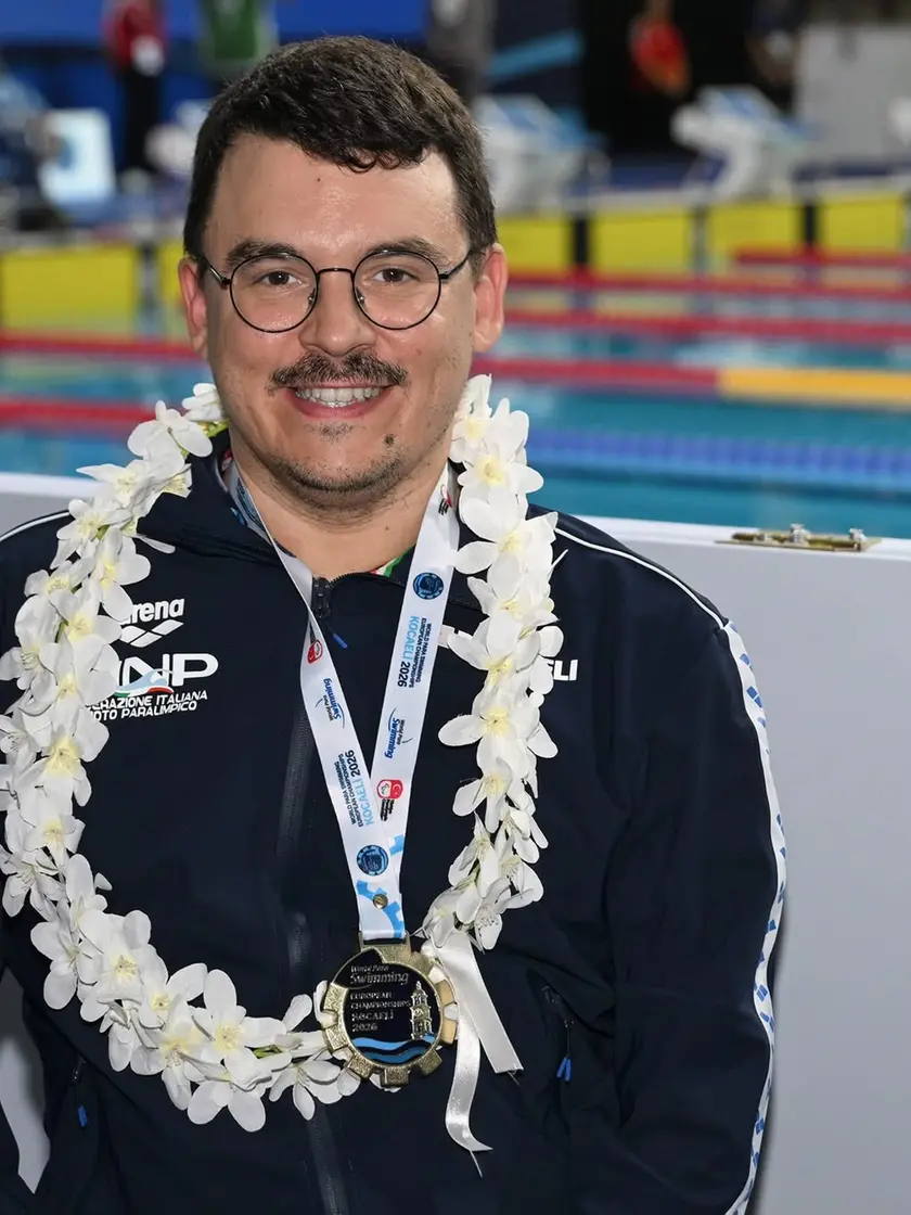 Il sorriso di Francesco Bettella dopo la medaglia d'oro nei 50 dorso S1 conquistato agli ultimi Europei in Turchia