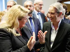 Kristin Brinker (a sinistra), capolista di AfD per le elezioni della Camera dei Deputati di Berlino del 2026, e Alice Weidel, co-presidente del partito