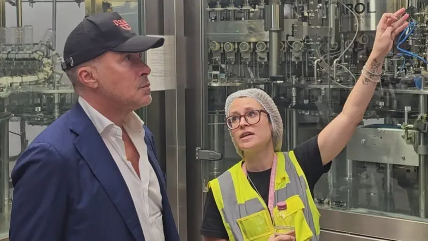 La visita dell'assessore regionale Sergio Emidio Bini allo stabilimento di Acqua Dolomia a Cimolais