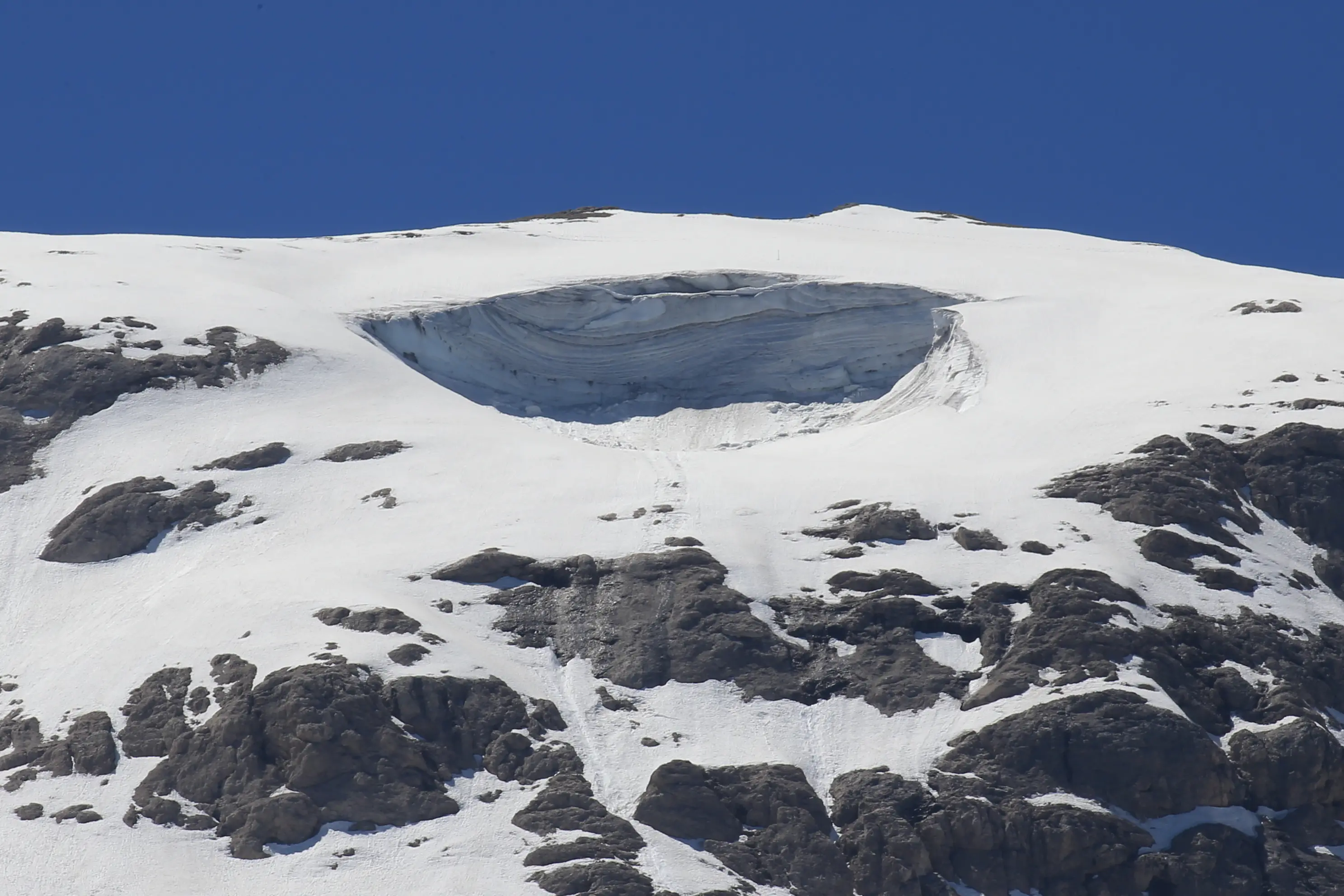Crollo del ghiacciaio della Marmolada