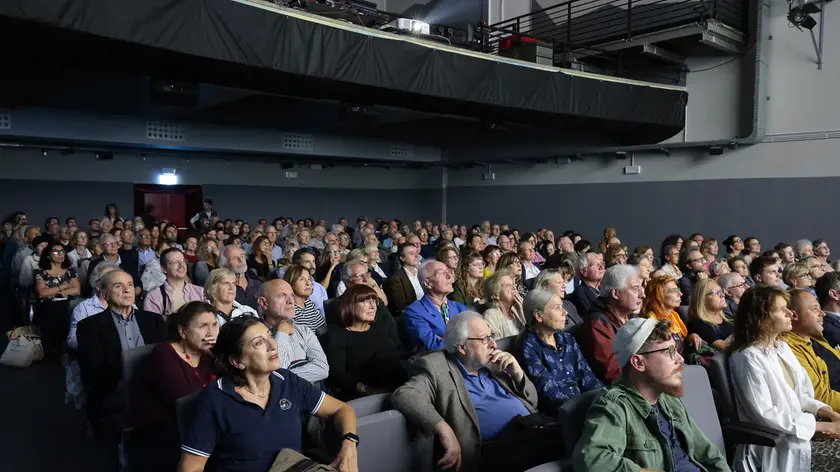 Il folto pubblico in sala al Teatro Miela per l’anteprima di Trieste Next Foto Andrea Lasorte