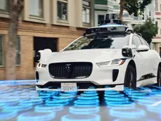 Un’auto a guida autonoma (Waymo)