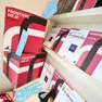 Vetrine librerie allestite per Frontiere. Foto Tibaldi