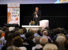 SERVIZIO FOTOGRAFICO ( 11 FOTO) REALIZZATO MERCOLEDI 30 SETTEMBRE A PADOVA IN FIERA . LE IMMAGINI RITRAGGONO L’INAUGURAZIONE DELLA MANIFESTAZIONE “ LA FIERA DELLE PAROLE”. IL PRIMO EVENTO MONOLOGO DI UMBERTO GALIMBERTI.