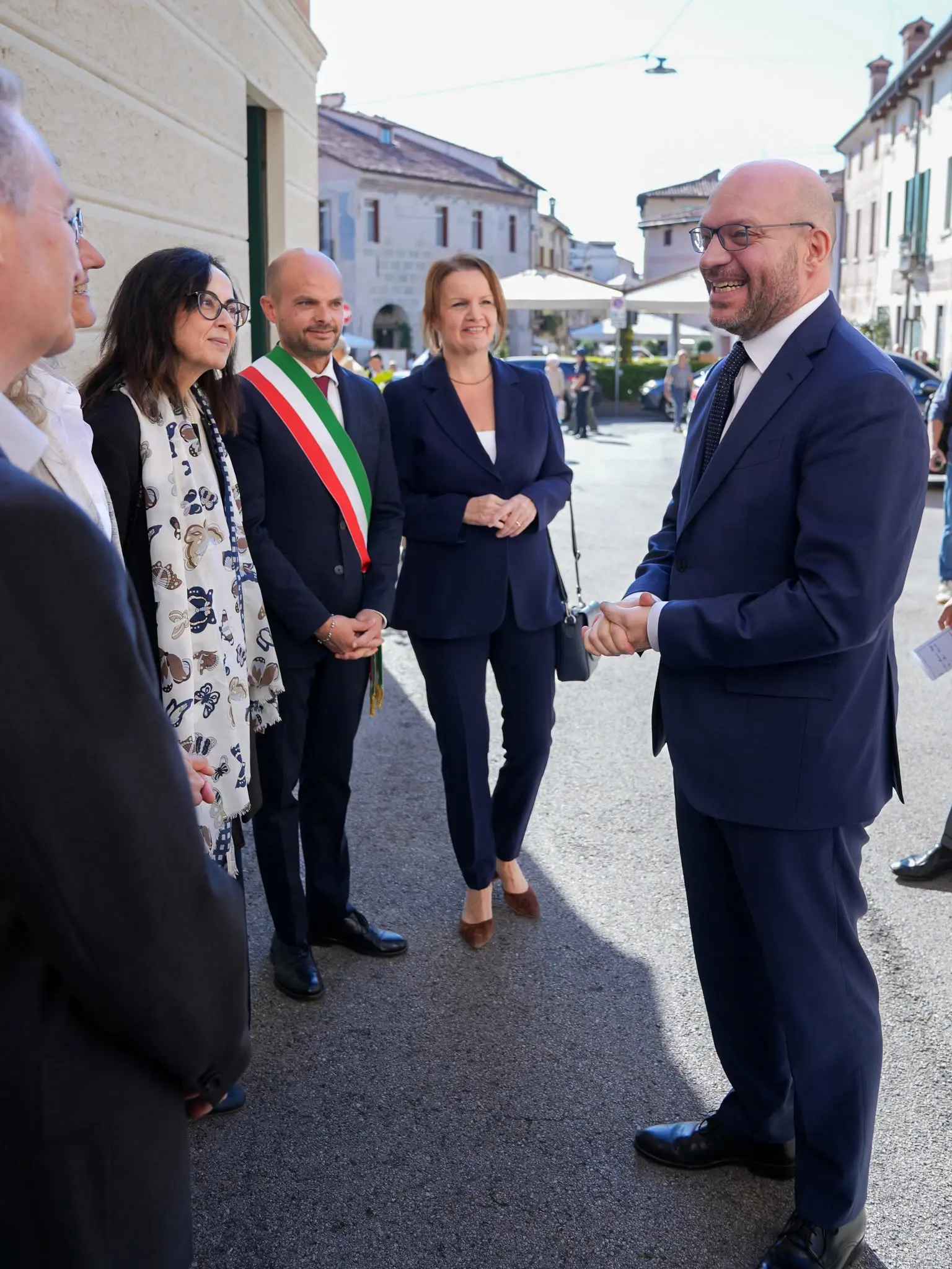 Un momento dell'inaugurazione con Fontana