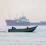 Navi ferme nello Stretto di Hormuz