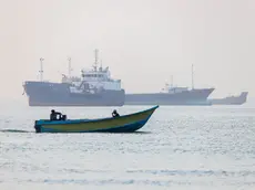 Navi ferme nello Stretto di Hormuz