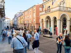 Le code dei goriziani fuori dal teatro