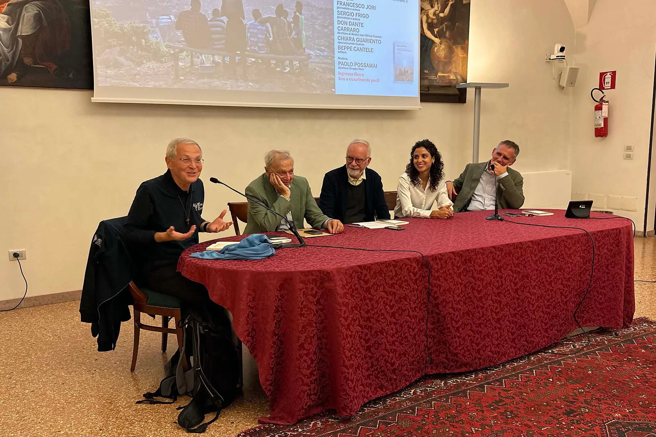 Un momento della presentazione del libro a Palazzo Moroni (agenzia Bianchi)