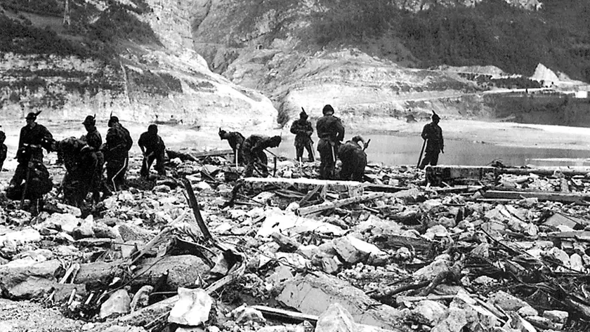 I soccorritori sui luoghi del Vajont