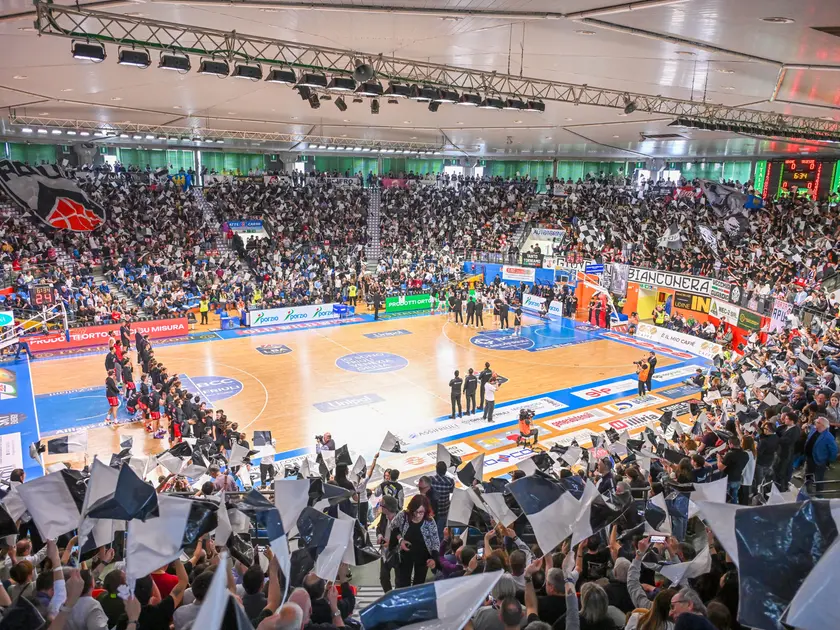 Basket: un derby tra Udine e Trieste foto Diego Petrussi