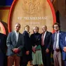 Un momento della firma della botte con i premiati