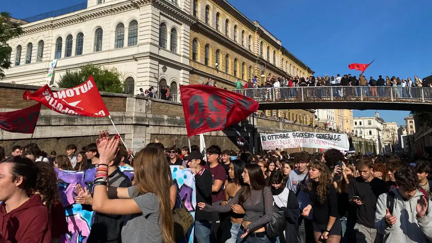 Un momento delle proteste degli studenti in questi giorni