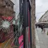Vetrine rotte in Via Dante a Milano dopo gli scontri
