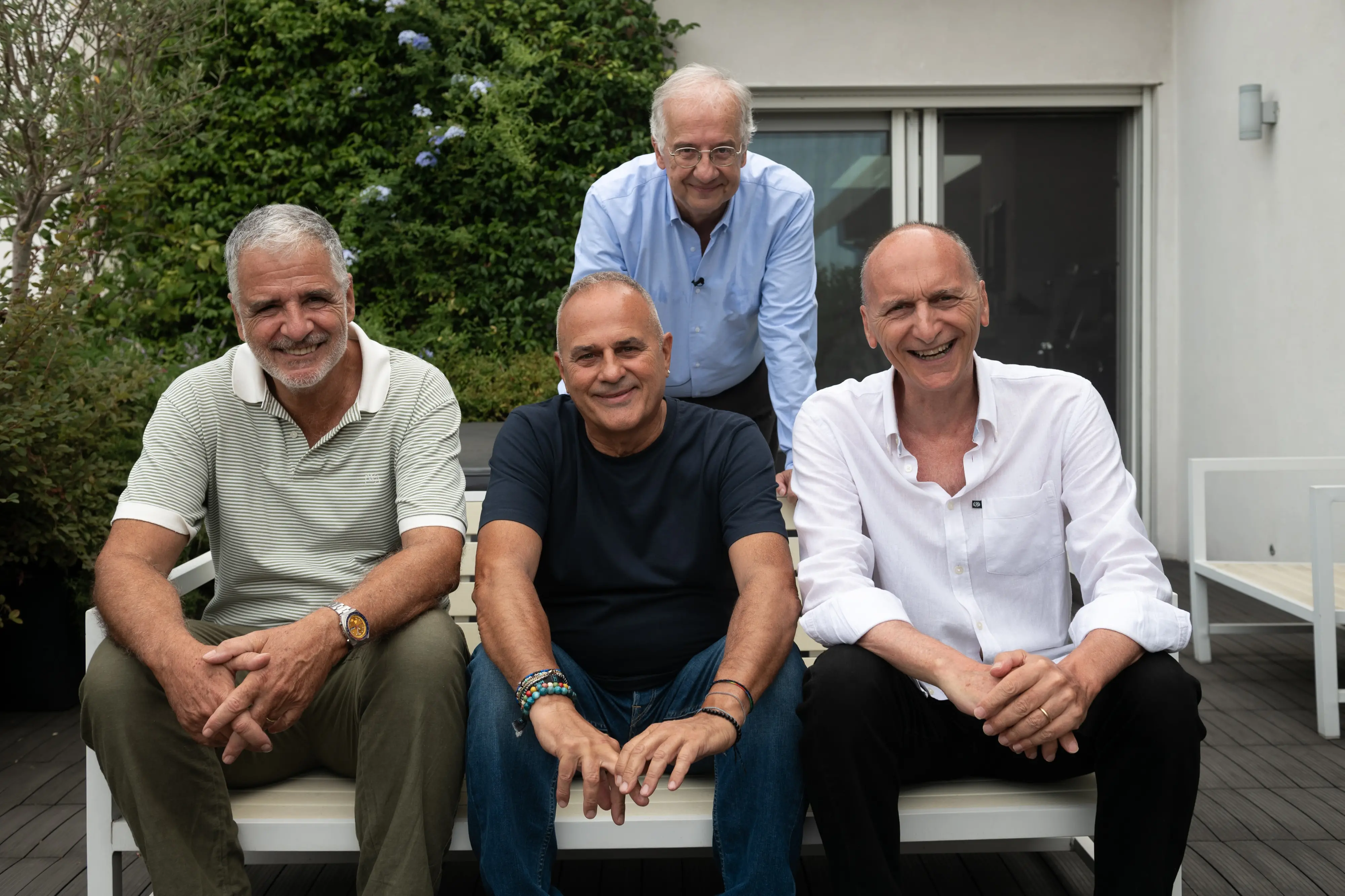 Il cast de "L'assurda storia della Gialappas Band"