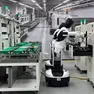Un umanoide Agibot2 impiegato nelle attività industriali