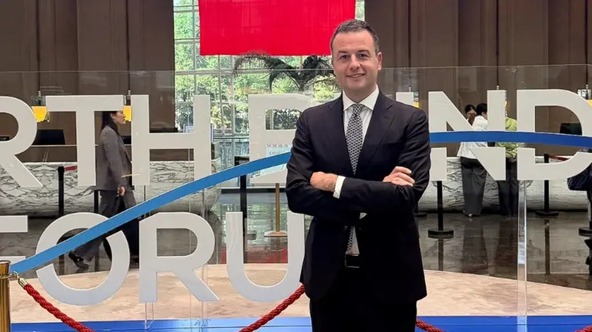 Il sindaco di Venezia Simone Venturini durante una delle tappe del viaggio istituzionale a Shanghai
