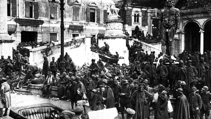 Alcuni cittadini fatti prigionieri a Udine dopo l’occupazione del 28 ottobre