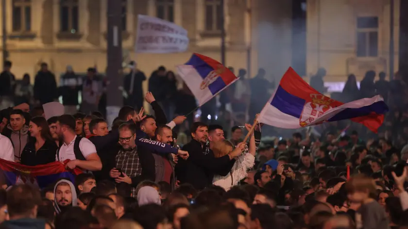 Gli Studenti celebrano la vittoria in Serbia