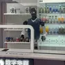 Un umanoide al lavoro a Shanghai