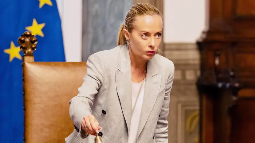 Giorgia Meloni presiede un consiglio dei Ministri