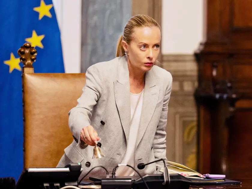 Giorgia Meloni presiede un consiglio dei Ministri