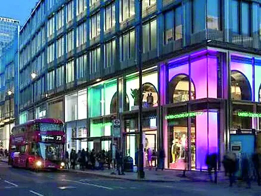 La vetrina di Benetton a Oxford street a Londra