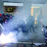 Scontri tra manifestanti e polizia a Milano (LaPresse/Federico Ferramola)