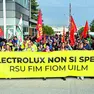 Una manifestazione di protesta dei lavoratori Electrolux