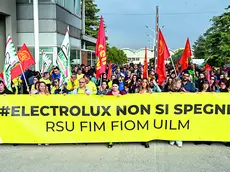 Una manifestazione di protesta dei lavoratori Electrolux