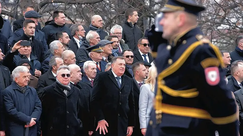 Al centro Milorad Dodik a una parata per la Republika Srpska. foto AMEL EMRIC/SIPA/AG