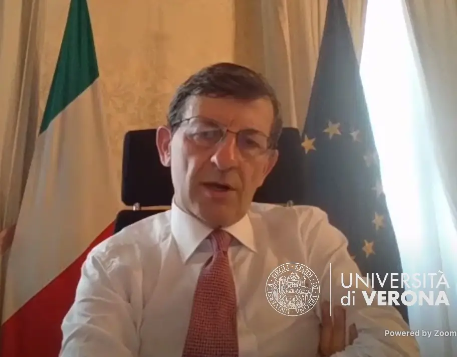 Il ministro Colao durante Wake up Italia