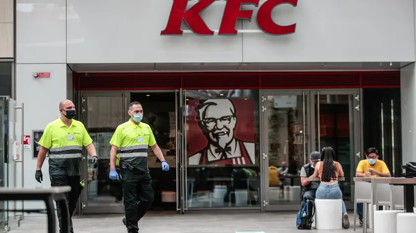 18/05/2020 Roma, Riapertura Centri Commerciali e Negozi, nella foto il Fast Food KFC nel centro commerciale Aura