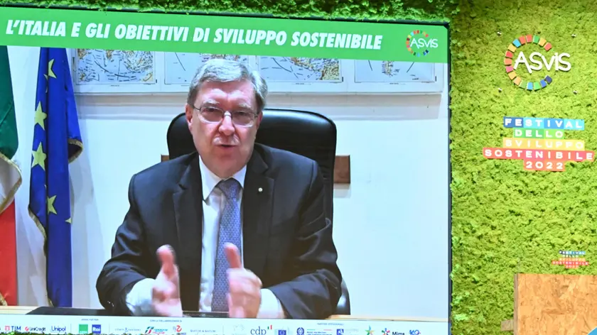 Il ministro delle Infrastrutture e dei Trasporti, Enrico Giovannini, nel corso della presentazione del rapporto ASviS dal titolo ÒLÕItalia e gli obiettivi di Sviluppo sostenibileÓ presso il palazzo delle Esposizioni a Roma, 4 ottobre 2022. ANSA/CLAUDIO PERI
